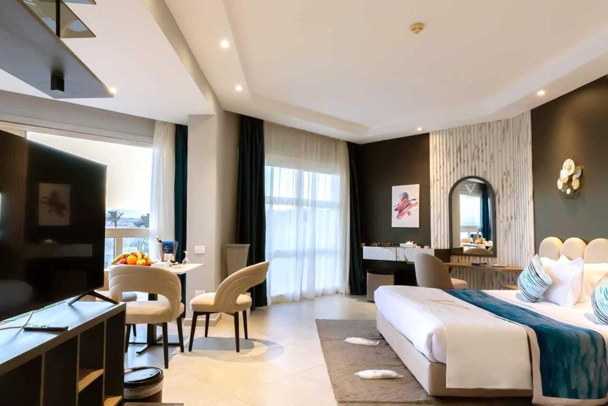 The V Luxury Resort Sahl Hasheesh الغردقة المظهر الخارجي الصورة A room at the hotel