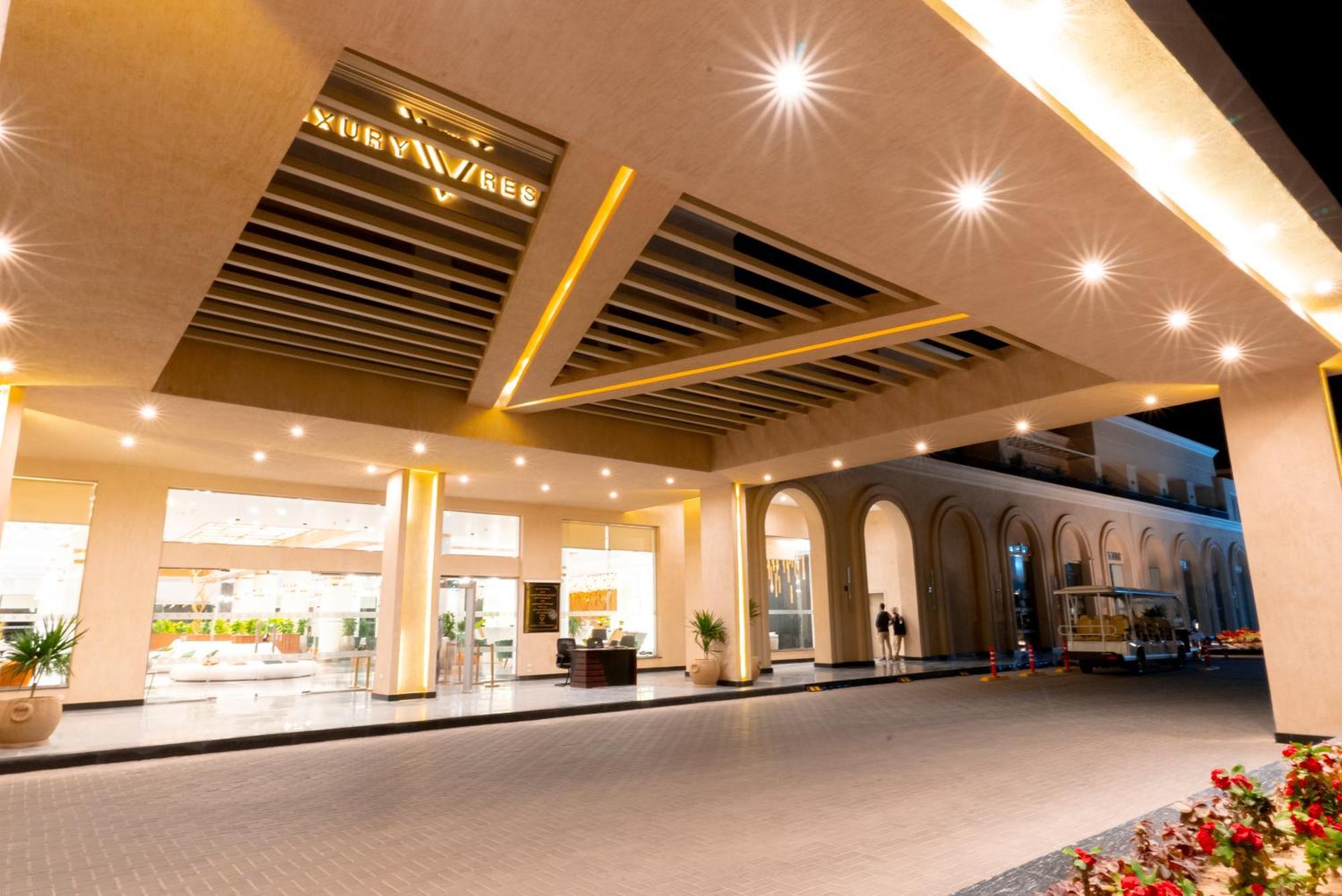 The V Luxury Resort Sahl Hasheesh الغردقة المظهر الخارجي الصورة The lobby of the hotel