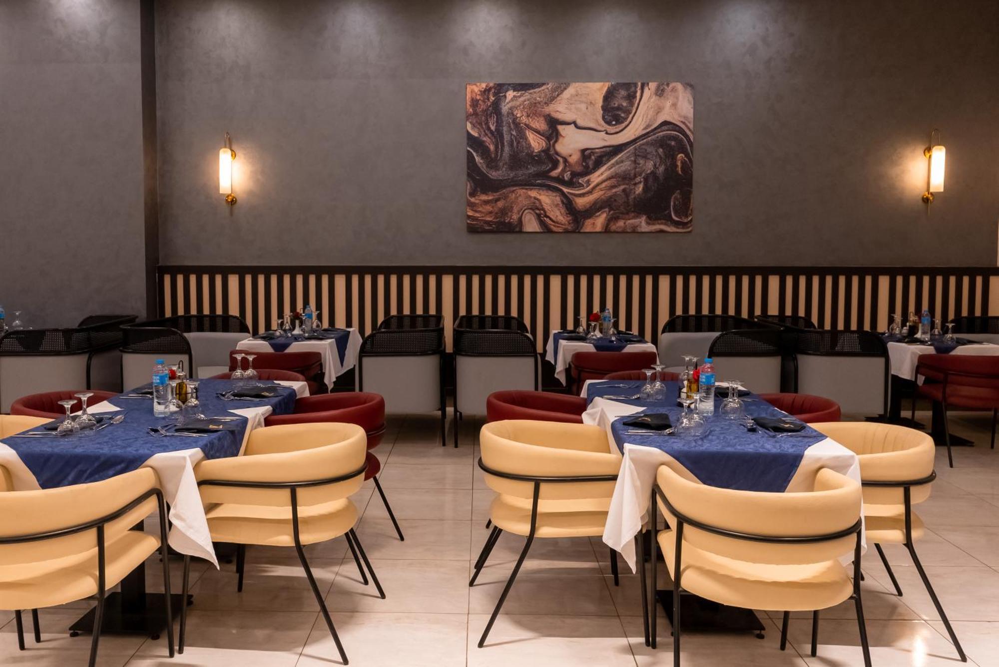 The V Luxury Resort Sahl Hasheesh الغردقة المظهر الخارجي الصورة The interior of the restaurant