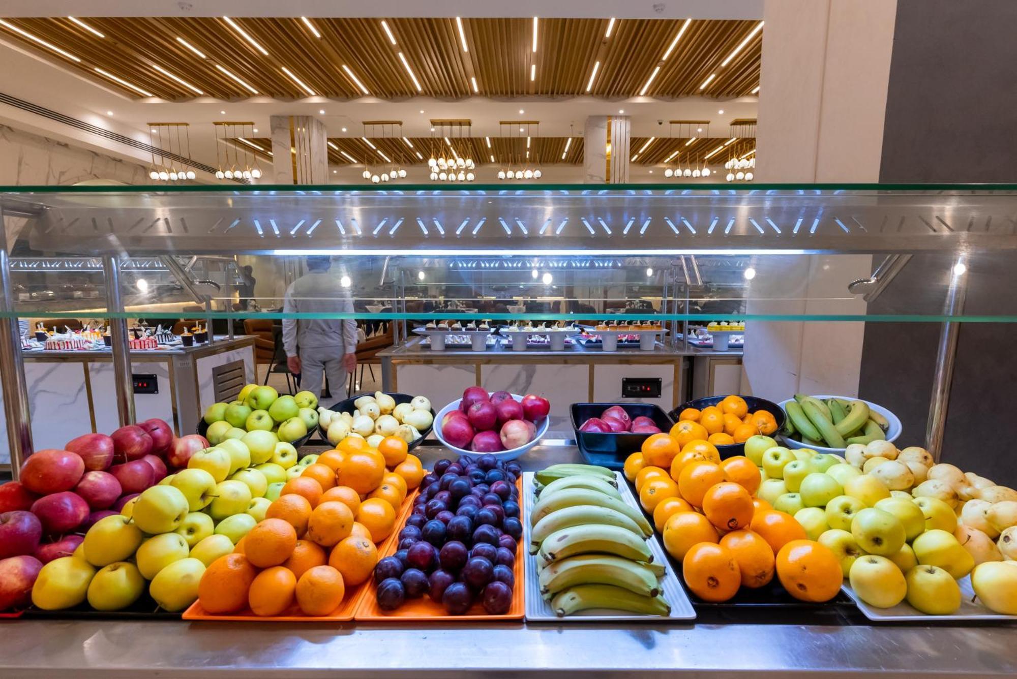 The V Luxury Resort Sahl Hasheesh الغردقة المظهر الخارجي الصورة Fruit at a buffet