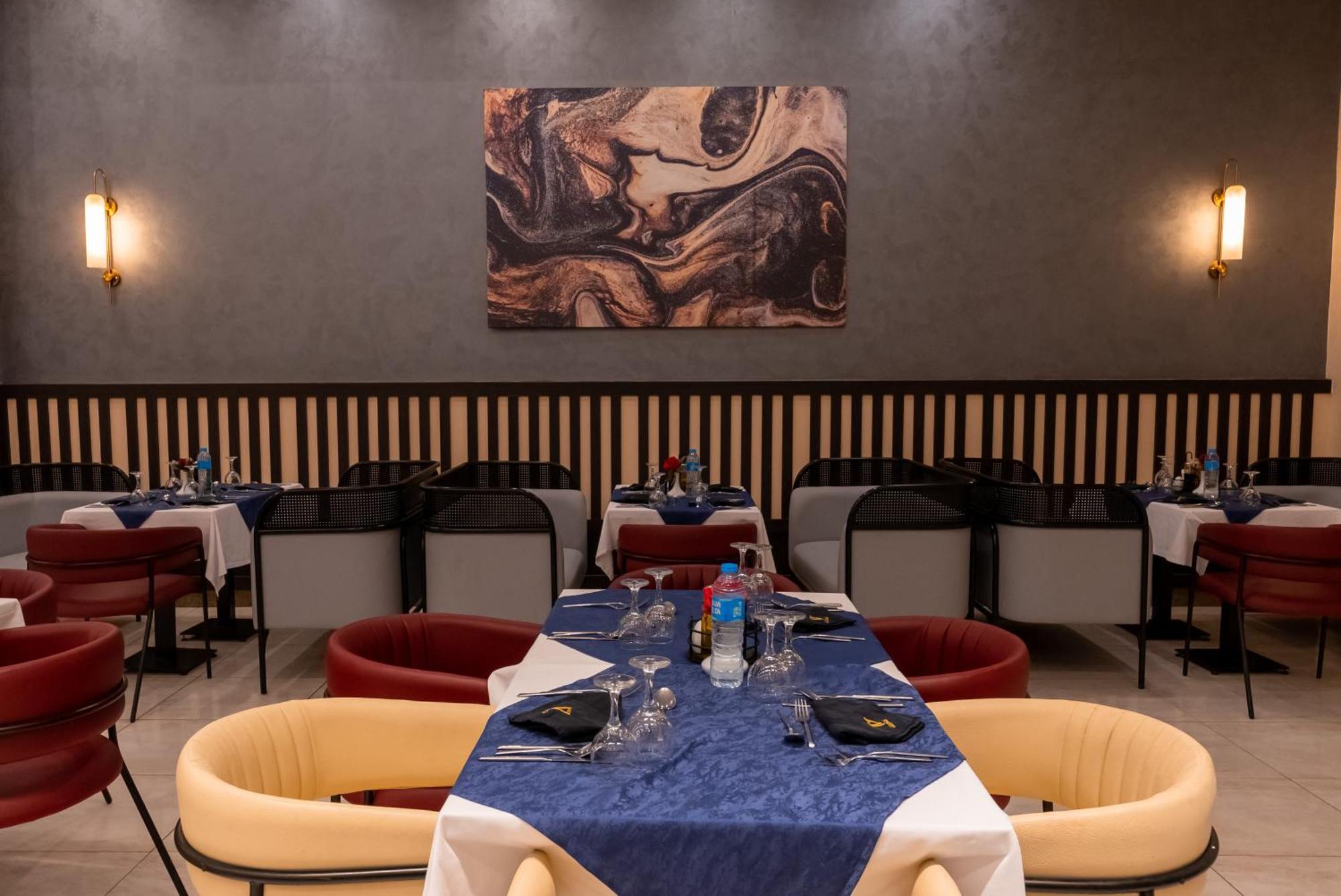 The V Luxury Resort Sahl Hasheesh الغردقة المظهر الخارجي الصورة The interior of the restaurant