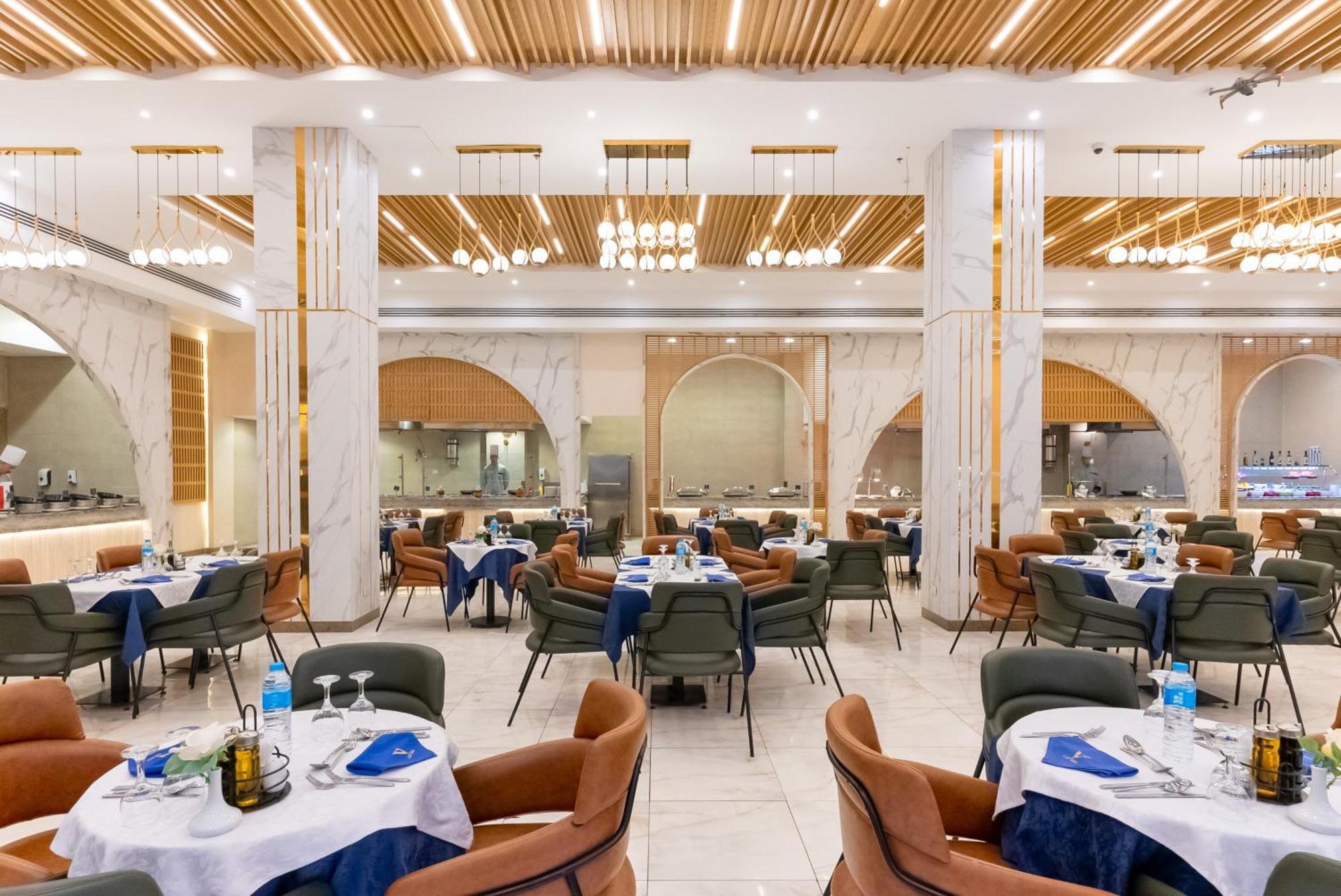 The V Luxury Resort Sahl Hasheesh الغردقة المظهر الخارجي الصورة The interior of the restaurant