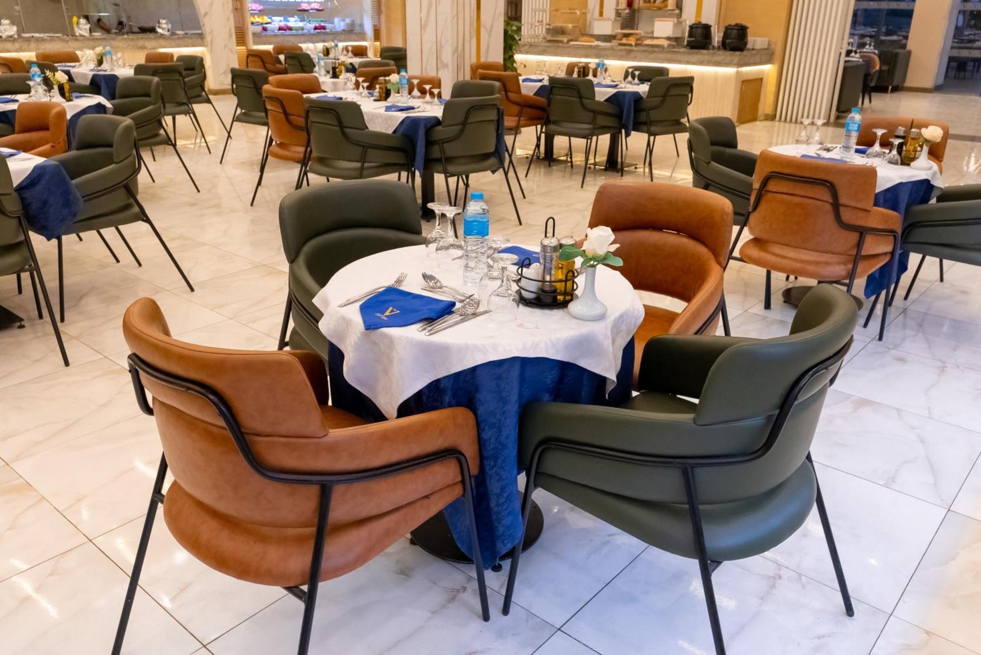 The V Luxury Resort Sahl Hasheesh الغردقة المظهر الخارجي الصورة The interior of the restaurant