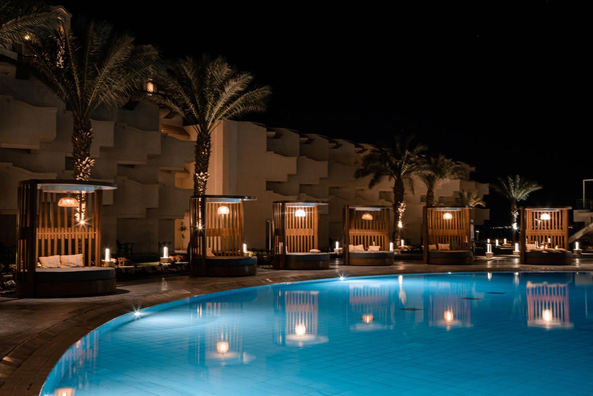 The V Luxury Resort Sahl Hasheesh الغردقة المظهر الخارجي الصورة The swimming pool at the hotel