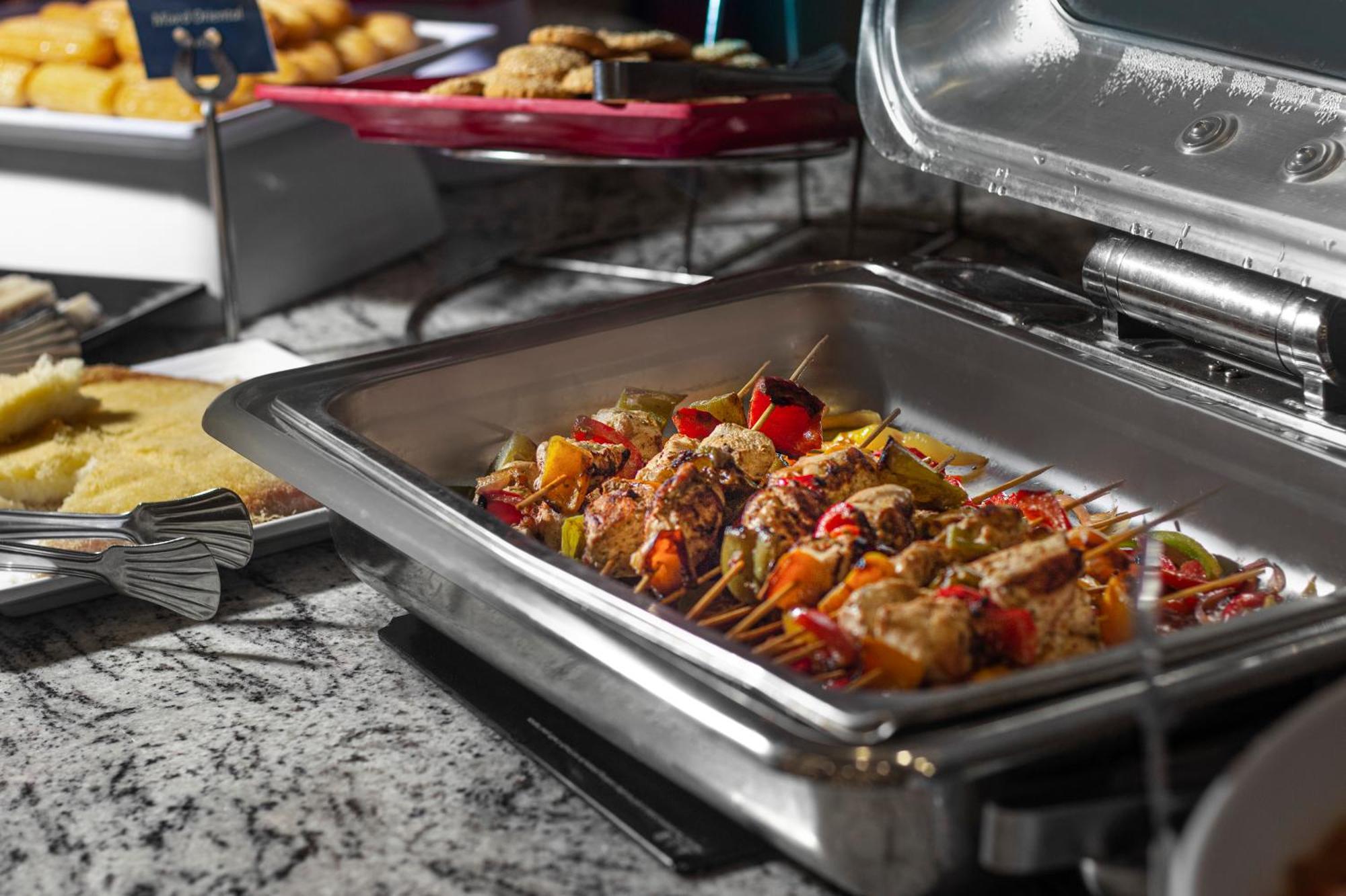 The V Luxury Resort Sahl Hasheesh الغردقة المظهر الخارجي الصورة A chafing dish