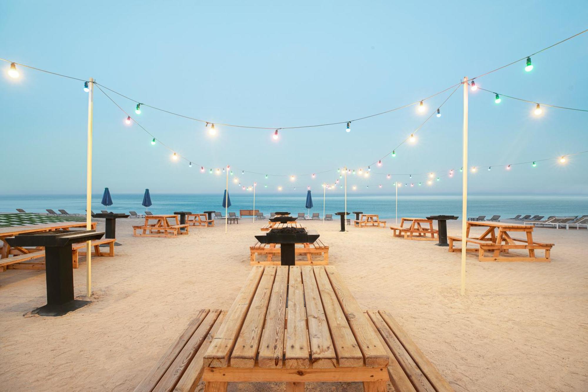 The V Luxury Resort Sahl Hasheesh الغردقة المظهر الخارجي الصورة The beach at the Standard